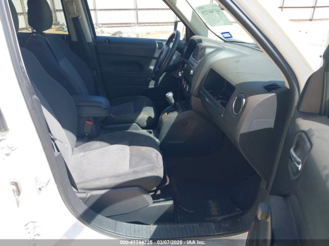1C4NJPBB9GD547913 Jeep Patriot Sport