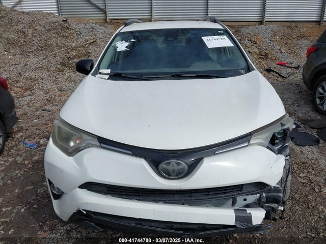 JTMZFREV8JJ187790 Toyota RAV4 LE