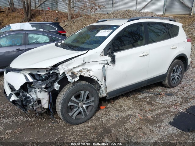 JTMZFREV8JJ187790 Toyota RAV4 LE