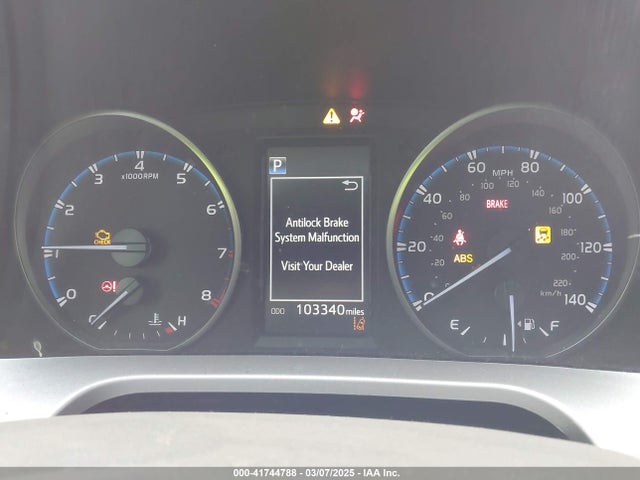 JTMZFREV8JJ187790 Toyota RAV4 LE