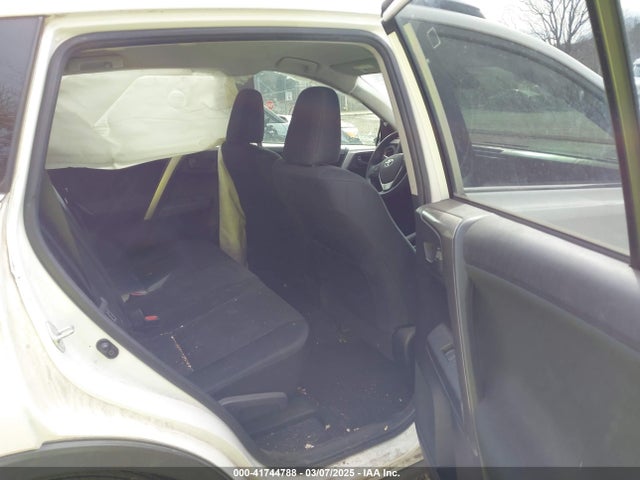 JTMZFREV8JJ187790 Toyota RAV4 LE