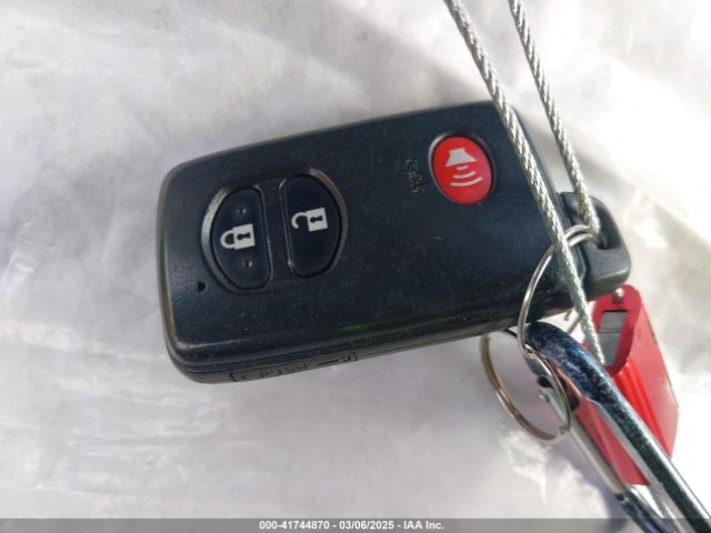 JTDKN3DU0F1972578 Toyota Prius Two