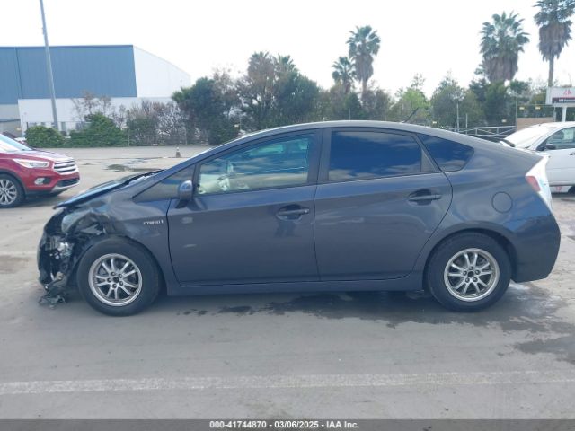 JTDKN3DU0F1972578 Toyota Prius Two