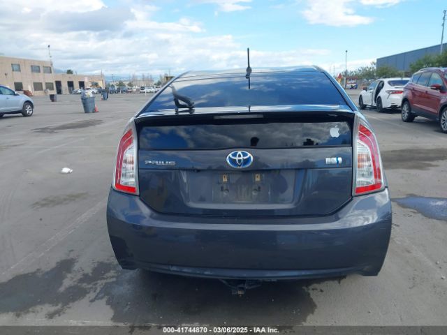 JTDKN3DU0F1972578 Toyota Prius Two