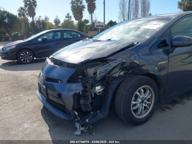 JTDKN3DU0F1972578 Toyota Prius Two