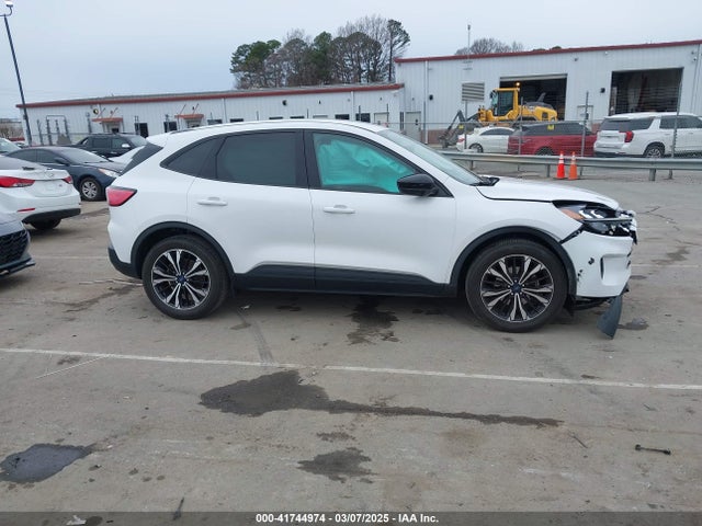 1FMCU0G66NUB34938 Ford ESCAPE SE