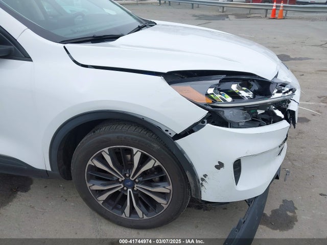 1FMCU0G66NUB34938 Ford ESCAPE SE
