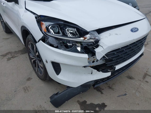1FMCU0G66NUB34938 Ford ESCAPE SE