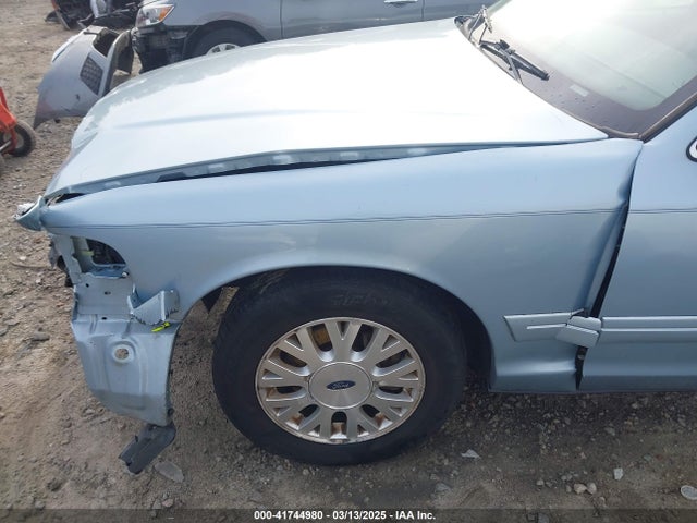 2003 Ford Crown Victoria Lx მანქანა იყიდება აუქციონზე, vin: 2FAFP74W83X180076, აუქციონის ნომერი: 41744980