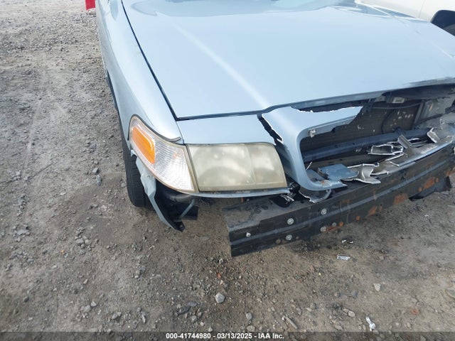 2003 Ford Crown Victoria Lx მანქანა იყიდება აუქციონზე, vin: 2FAFP74W83X180076, აუქციონის ნომერი: 41744980