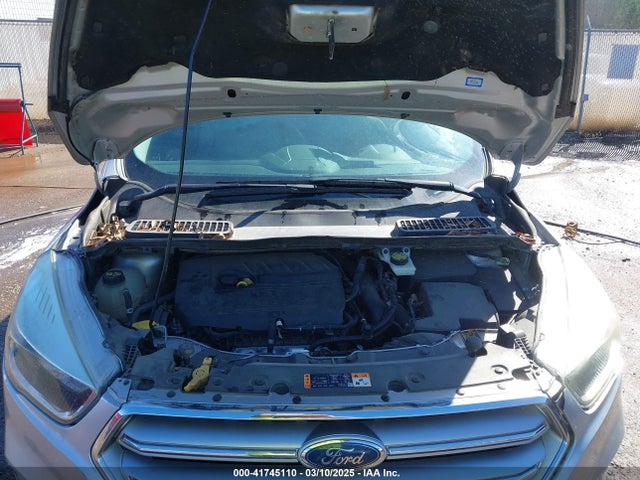 1FMCU0GD6HUA84299 Ford ESCAPE SE