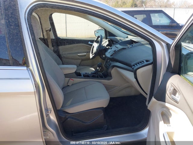 1FMCU0GD6HUA84299 Ford ESCAPE SE