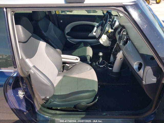 2006 MINI COOPER S WMWRE33566TL23135 Photo 4