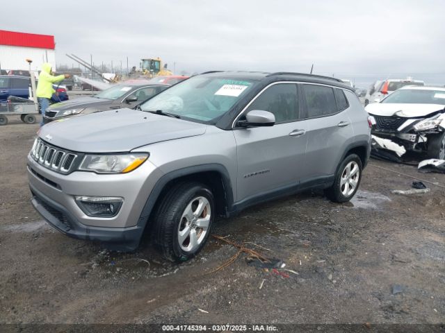 3C4NJCBB1JT257045 Jeep Compass Latitude Fwd
