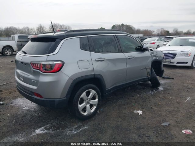 3C4NJCBB1JT257045 Jeep Compass Latitude Fwd