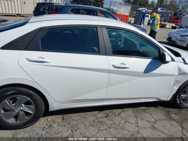KMHLL4DG8RU815244 Hyundai ELANTRA SE