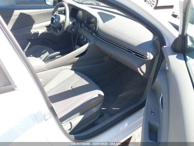 KMHLL4DG8RU815244 Hyundai ELANTRA SE