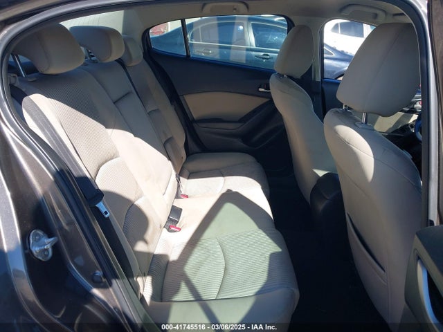 3MZBM1V79FM208826 Mazda pe
