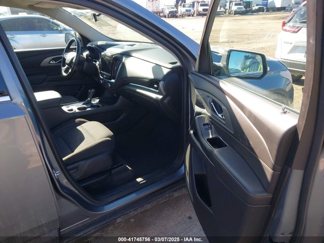 1GNEVGKW5KJ261159 Chevrolet Traverse 1lt