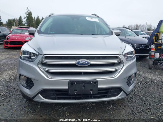 1FMCU9J97HUE98023 Ford Escape Titanium