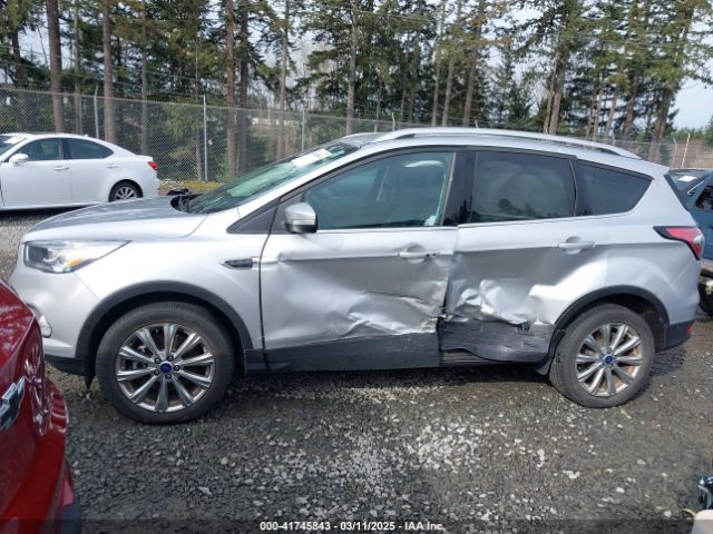 1FMCU9J97HUE98023 Ford Escape Titanium