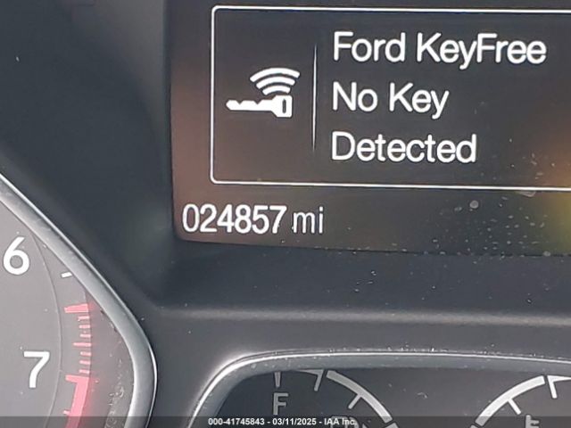 1FMCU9J97HUE98023 Ford Escape Titanium