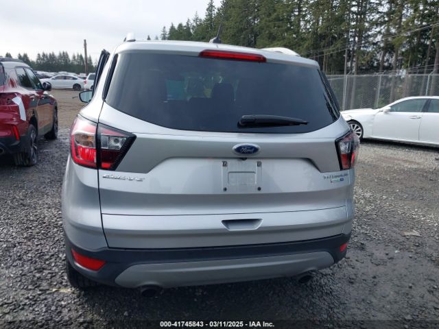 1FMCU9J97HUE98023 Ford Escape Titanium