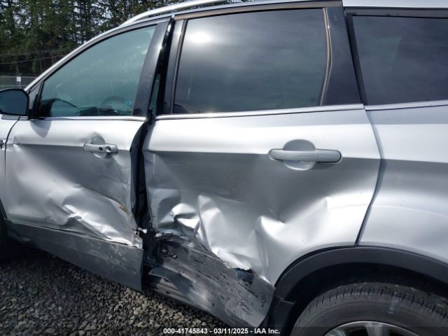 1FMCU9J97HUE98023 Ford Escape Titanium