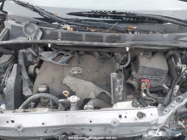 5TDYZ3DC0JS917727 Toyota Sienna Xle 8 Passenger