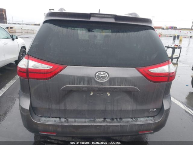 5TDYZ3DC0JS917727 Toyota Sienna Xle 8 Passenger
