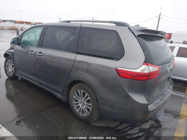 5TDYZ3DC0JS917727 Toyota Sienna Xle 8 Passenger