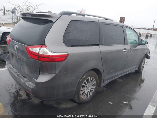 5TDYZ3DC0JS917727 Toyota Sienna Xle 8 Passenger