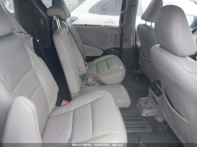 5TDYZ3DC0JS917727 Toyota Sienna Xle 8 Passenger