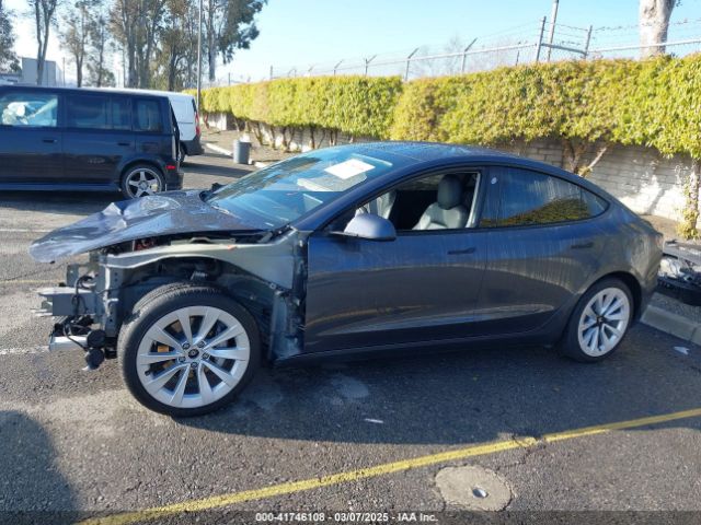 5YJ3E1EB2NF337857 Tesla 2022