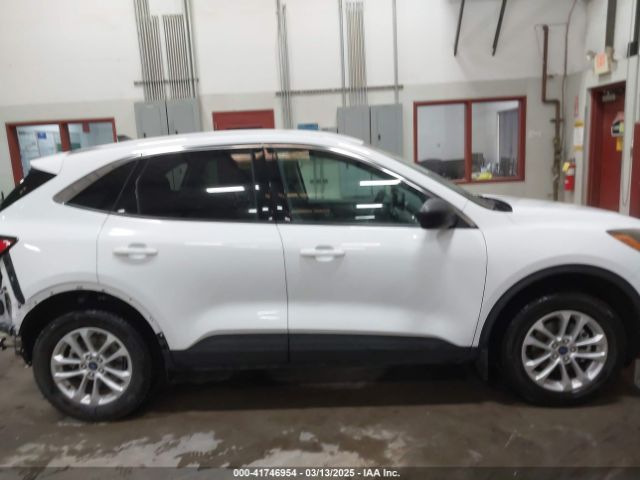 1FMCU9G61NUA42771 Ford ESCAPE SE