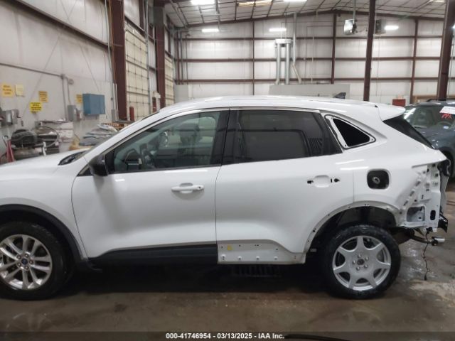 1FMCU9G61NUA42771 Ford ESCAPE SE