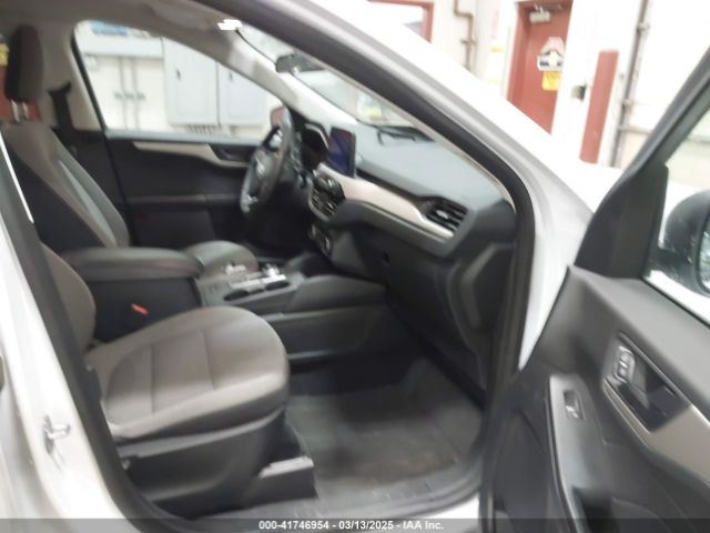 1FMCU9G61NUA42771 Ford ESCAPE SE
