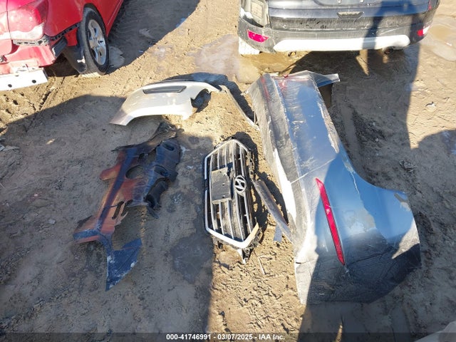 5NPD84LF2JH307949 Hyundai ELANTRA SEL