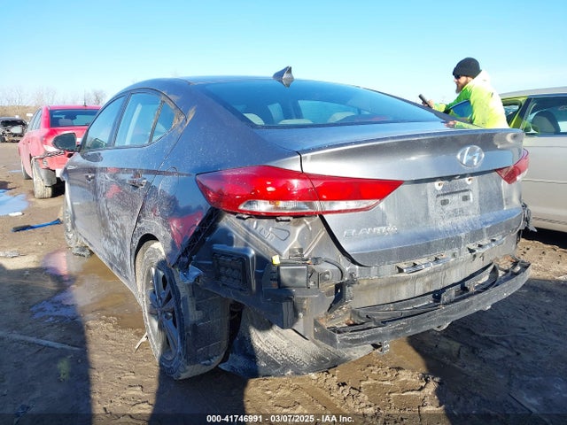5NPD84LF2JH307949 Hyundai ELANTRA SEL