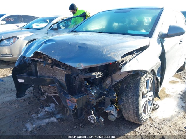 5NPD84LF2JH307949 Hyundai ELANTRA SEL