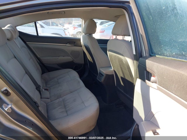 5NPD84LF2JH307949 Hyundai ELANTRA SEL