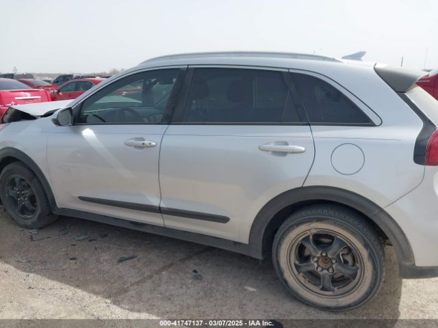 KNDCB3LC6H5088243 KIA NIRO LX