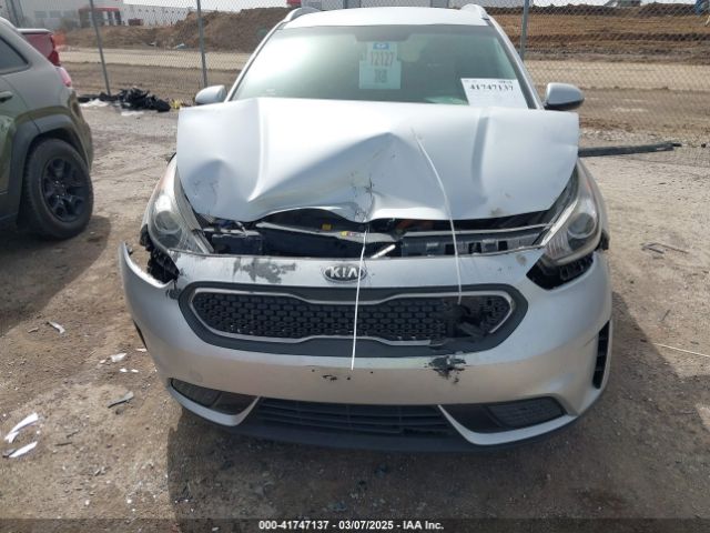 KNDCB3LC6H5088243 KIA NIRO LX