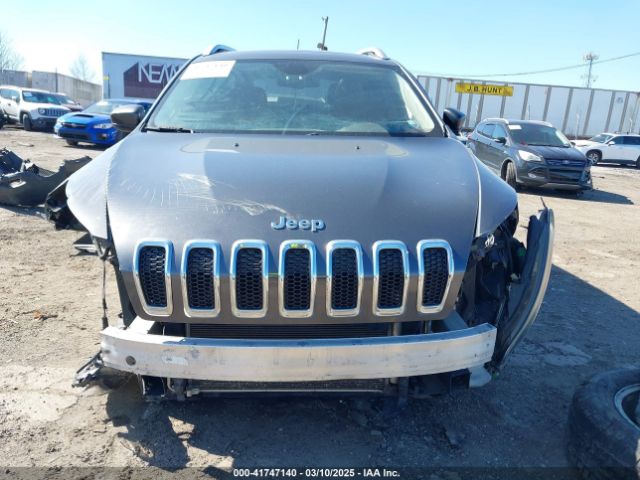 1C4PJMCS2HW575645 Jeep Cherokee Latitude 4x4