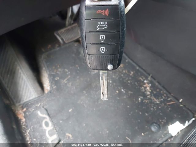 KNDJP3A50E7017777 KIA SOUL +