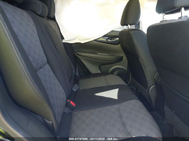 JN1BJ1CR4JW267889 Nissan Rogue Sport Sv