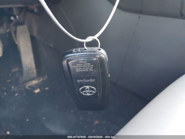 2T3C1RFV1MC142071 Toyota Rav4 Xle Premium