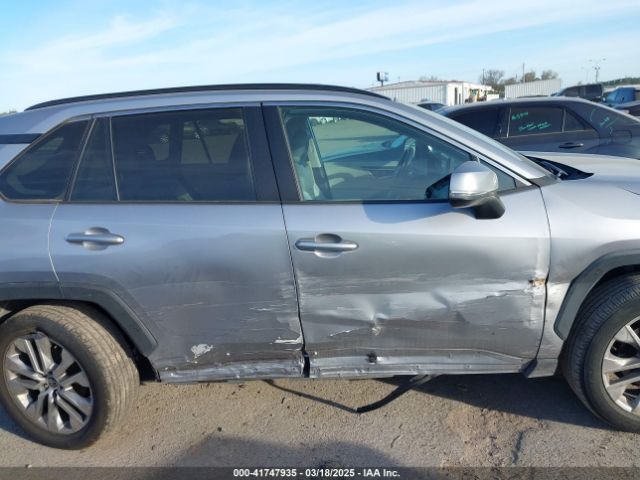 2T3C1RFV1MC142071 Toyota Rav4 Xle Premium