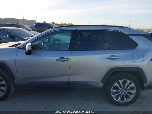 2T3C1RFV1MC142071 Toyota Rav4 Xle Premium