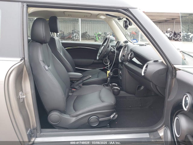 2013 MINI CLUBMAN WMWZF3C51DT489508 Photo 4